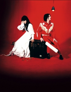 5. The White Stripes – Elephant (2003)
Jack и Meg White създават Elephant на основата на китара и барабани, като резултатът е награда Грами за "Най-добър алтърнатив албум" за 2004 г. Песента Seven Nation Army пък се превърна в символ за рок музиката.