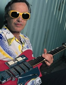 8. Ry Cooder
Соло китаристът и композитор, Рай Куудър, експериментира с различни стилове и най-вече с традиционна американска музика - фолк, блус, соул, госпъл, рок и др. Той работи с много от известните банди на времето си - The Rolling Stones, Van Morrison, Neil Young & The Crazy Horses и други. Освен това Куудър е продуцент на едноименния албум на Buena Vista Social Club от 1997.