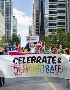 Кадър от последния ден на гей фестивала в Торонто, Канада на 1 юли 2012 година.