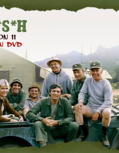 "Военнополева болница" (MASH)Смехът е най-добрият начин да се справите с всяка ситуация, а едно от най-добрите доказателства за това е хитовата комедийна поредица на CBS M*A*S*H. Сериалът, носител на осем награди Златен глобус, е вдъхновен от едноименния филм и се излъчва цели единадесет сезона от 1972 до 1983 година. Озовали се насред войната в Корея, лекарите, сестрите и войниците в една военнополева болница, правят всичко по-силите си, за да се справят със сложната ситуация, в която се намират.