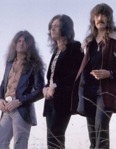 Напускането на Ritchie Blackmore и разпадане на Deep Purple
С Burn и Stormbringer Deep Purple привличат много нови фенове и жънат успехи по целия свят, но новото звучене на групата не се харесва на един от основателите й – Ritchie Blackmore, който напуска, за да създаде друга легендарна рок банда – Rainbow.
 Въпреки че Lord, Coverdale, Hughes и Paice намират нов китарист – Tommy Bolin, с когото издават противоречивия Come Taste the Band, групата в крайна сметка се разпада през 1976 г.  