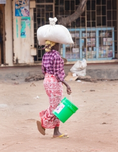 Кадър от бедняшки квартал в Аруша, Танзания, Африка на 21 юли.