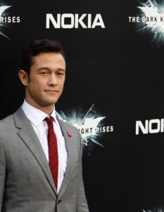 Джоузеф Гордън-Левит (Joseph Gordon-Levitt) на световната премиера на The Dark Knight Rises в AMC Lincoln Square Theater, Ню Йорк на 16 юли.