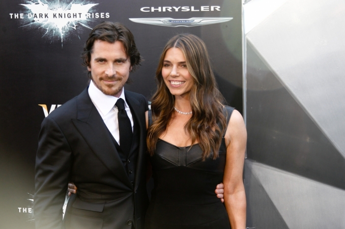 Крисчън Бейл (Christian Bale) и Sibi Blazic на световната премиера на The Dark Knight Rises в AMC Lincoln Square Theater, Ню Йорк на 16 юли.