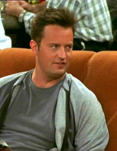 Матю Пери (Matthew Perry)Виждали сме Матю Пери (Matthew Perry) в много различни роли, но общото между тях е, че винаги е забавен. Най-известното негово превъплъщение си остава ролята на Чандлър (Chandler) от хитовия комедиен сериал Friends.