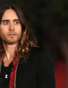 Джаред Лето (Jared Leto)
 
 Освен горд носител на "Оскар" за ролята си в хитовия Dallas Buyers Club, Джаред Ледо е и вокал и китарист на култовата рок банда 30 Seconds To Mars. Музикалната и актьорската кариерата на Лето винаги са се движели паралелно и спокойно можем да кажем, че той се радва на завиден успех и в двете дейности. 