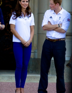 Принц Хари и Кейт Мидълтън (Kate Middleton) пред Бъкингамския дворец на 26 юли в Лондон, Великобритания.