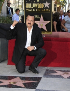 Мариачи легендата Pepe Aguilar беше удостоен със собствена звезда на Алеята на Славата в Холивуд на официална церемония на 26 юли в Лос Анджелис, Калифорния.