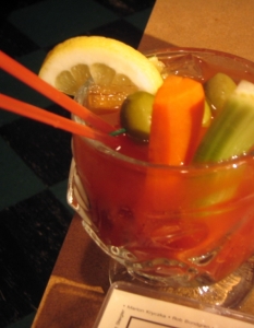 Bloody MaryBloody Mary е коктейл, който се приготвя от водка, доматен сок и различни съставки като сос Уочестър, сос Табаско, целина, сол, черен пипер и лимонов сок. Според една от версиите, коктейлът е сервирал за първи път френският барман Фернандо "Пит" Петио още през 1920 – 1921 г. в парижкия бар "Харис". Петио за първи път смесва водка, доматен сок, сол, пипер и Уорчестър сос. Така се получава станалият по-късно знаменит коктейл Bloody Mary.