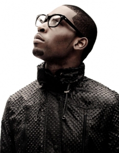 Tinie Tempah
Дебютният албум на Tinie Tempah излиза през 2010 г. и реализира повече от добри продажби. Сингълът Written in The Stars се превръща в тотален хит още с премиерата си и продава над 115 000 копия само през първата си седмица на пазара. През ноември тази година излиза вторият проект на звездата, който ще носи заглавието Demonstration. Предстои да разберем дали Demonstration ще надмине успеха на Disc-Overy от 2010.