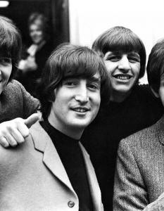 The Beatles – Twist And Shout
Първоначално озаглавена Shake It Up, Baby, песента е записана от Top Notes през 1961. Година по-късно The Isley Brothers ѝ правят кавър и успяват да достигнат чартовете. Малко след това легендарните The Beatles изпълняват Twist And Shout и я превръщат в любима песен на всички свои фенове.