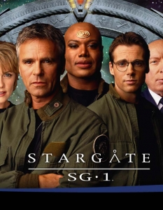 "Старгейт" (Stargate SG-1)Още един научнофантастичен сериал, част от голям франчайз Stargate SG-1, е вдъхновен от филма на Роланд Емерих (Roland Emmerich) Stargate. Първите пет сезона се излъчват от Showtime, а следващите пет, до финала през 2007 година, от Sci Fi Channel. Създатели на Stargate SG-1 са Джонатан Гласнър (Jonathan Glassner) и Брад Райт (Brad Wright).