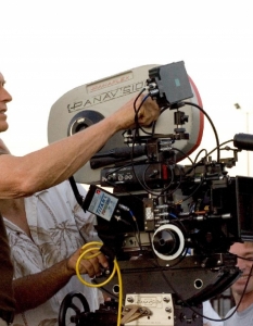Клинт Истууд (Clint Eastwood)Клинд Истууд е режисьор на над тридесет филма. Дали най-успешните му проекти са отличените с Оскар за режисура Unforgiven и Million Dollar Baby, или любимия на дамите The Bridges of Madison County, е трудно да се определи, но е факт, че той се справя еднакво добре и като актьор, и като режисьор. 