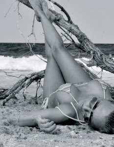 Камелия с нова плажна еротична фотосесия - 7