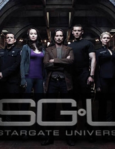 Stargate UniverseStargate Universe не е първият spin-off на Stargate, но пък е поредната пожънала успех част от франчайза. Обединяващото между Stargate SG-1, Stargate Atlantis (също spin-off сериал) и Stargate Universe е Вселената на Старгейт, в която се развива действието. Една от главните роли е поверена на Робърт Карлайл (Robert Carlyle), когото вероятно свързвате и с друг хитов сериал - Once Upon a Time. 