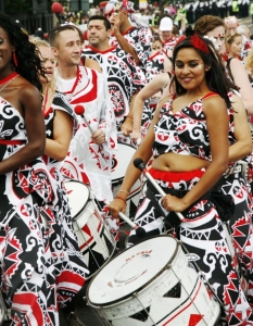 Изпълнители участват във втория ден на Notting Hill Carnival - най-големият в Европа, на 27 август 2012 г. в Лондон, Великобритания. Карнавалът се провежда ежегодно в рамките на два дни през август.