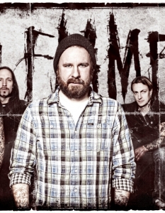 In Flames
Макар и с най-голяма история от групите в класацията, In Flames определено са и една от бандите с най-силно присъствие в метъл средите през последните години. Въпреки че звукът на групата се променя много, в музиката си шведите продължават да постигат идеална хармония между мелодично и в същото време твърдо звучене, и фантастичните текстове на вокалиста Андерс Фриден. 
Последният албум на групата – Sounds of a Playground Fading, излезе през 2011 г. и е поредната крачка напред, което ни прави още по-нетърпеливи за нова музика, макар че нов албум едва ли ще излезе преди 2014 г.