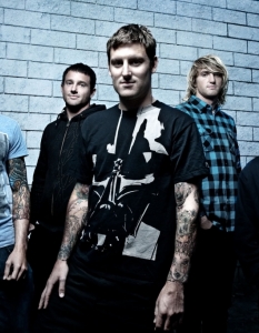 Parkway Drive
Австралийците от Parkway Drive само за няколко години израснаха от местни звезди от Байрън Бей до една от най-обичаните метълкор банди в света. Дебютирайки през 2006 г. с Killing with a Smile, Уинстън Маккол и компания успяват с всеки следващ албум да надграждат в творчеството си. И макар метълкорът да не е за всеки, Parkway Drive определено имат потенциал да надскочат себе си и да избегнат слагането на музиката им в рамкa. 
Новият албум на групата ще излезе до края на годината, а дали ще продължат добрата си серия, предстои да разберем.