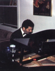 Любимите музикални инструменти на Фреди са пианото и клавесинът. Великият музикант обаче никога не се е считал за добър в свиренето на пиано, поради тази причина той се е страхувал да изпълнява Bohemian Rhapsody по концерти, тъй като винаги се е притеснявал да не обърка партията. 
 