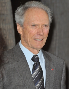 Clint Eastwood
Като младеж Клинт Истууд живее в трудни времена, налага му се да смени цели 15 училища, защото се мести непрекъснато със семейството си. През това време неведнъж играе в училищни пиеси, но това не му харесва особено. По-късно е извикан в армията и отново изоставя образованието си. Така и не се връща в училище, но осъзнава, че актьорството е неговото призвание. Останалото, както се казва, е филмографията му.