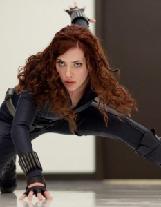 Черната вдовица от The Avengers
Скарлет  Йохансон (Scarlett Johansson) може да е от много малкото женски  персонажи в Marvel вселената до този момент, но присъствието й както в  Iron Man (Железният човек), така и в The Avengers (Отмъстителите) е един  от най-големите плюсове за тях.
 Макар  да не разкриват изцяло способностите на Черната вдовица, филмите й  дават достатъчно време, за да стане любимка на феновете и да запали  интереса към неин самостоятелен филм.
