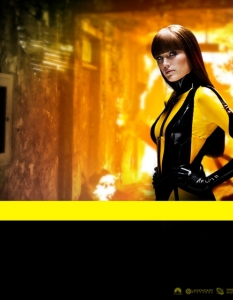 Silk Spectre от Watchmen
Разделението между хората, харесали и разочаровали се от екранизацията на Watchmen, е огромно. То обаче не може да повлияе върху всеобщото мнение, че героинята на Малин Акерман (Malin Akerman) – Silk Spectre, е една от най-сексапилните комиксови персонажи, достигнали зрителя чрез големия екран. 
Жълто-черният й костюм пък сигурно никога няма да излезе от мода по време на Хелоуин и на косплей форумите.