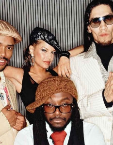 Фърги се напишква на сцената
По време на концерт на The Black Eyed Peas в Сан Диего вокалистката Фърги… се напишква на сцената. По думите на изпълнителката преди да излезе на сцената, е изпила няколко питиета, които не е имала време да "изкара", тъй като е трябвало да излязат на сцената. Очевидно певицата не е усетила, че се е подмокрила, тъй като иначе надали е щяла да завърши шоуто.