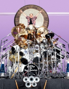 Най-големият комплект барабани се състои от 340 броя и е собственост на д-р Марк Температо (САЩ) в Lakeville, Ню Йорк, САЩ
