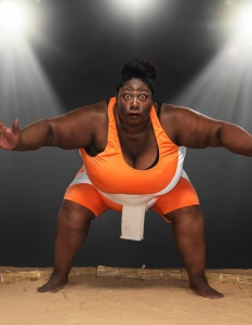 Най-тежката жива спортистка в света е Sharran Alexander от Лондон, Англия, която тежи 203.21 kg, регистрирана на 15 декември 2011.