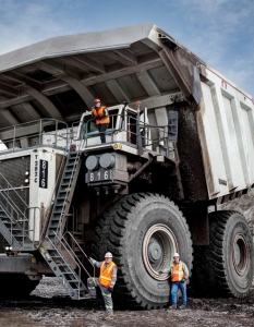 Най-големият минен камион е Westech T282C, който е с обем 470,4 кубически метра при плътност на въглищата 0.86 т/куб.м..  Той е проектиран и произведен от WESTECH (USA) Austin Engineering Company Ltd и бе представен за измерване в Уайоминг, САЩ, на 14 юни 2011.