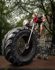 Най-тежкото колело, годно за каране, е 750 килограма и е построено от холандеца Wouter van den Bosch.