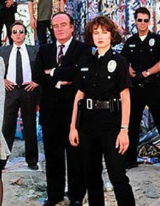 Cop Rock Cop Rock е единственият полицейски мюзикъл. Експерименталният сериал на ABC стартира през 1990 г. и въпреки че съществува само един сезон, е отличен с две награди Еми. 