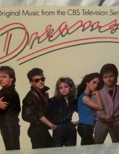 DreamsСериалът на CBS Dreams от 1984 г. проследява историята на рок група, която се опитва да пробие и да си осигури договор със звукозаписно студио. Главите роли са поверени на Джон Стамос (John Stamos) и Джейми Гърц (Jami Gertz), които и впоследствие продължават да се снимат в хитови сериали като E.R, Ally McBeal и Entourage. 