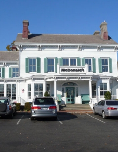 4. White Colonial Mansion McDonald’s - New Hyde Park, New York, USA