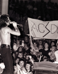 HIGHWAY TO HELL 
Книгата отразява живота и смъртта на още една рок легенда – Бон Скот, вокалист на AC/DC. Написана е от Клинтън Уолкър и представлява разказ за трудностите и радостите, които са съпътствали AC/DC към върха. Уолкър проследява кариерата на AC/DC, като използва лични интервюта и галерия от редки снимки. Проследява живота на Скот, най-ранните години в развитието на AC/DC, до преждевременната му смърт, чиито обстоятелства той преразглежда, като разкрива и нови детайли.  Българското издание на "HIGHWAY TO HELL" е от издателство Адикс.
