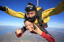 Мис България 2012 полетя от 3500 м в Деня на парашутиста