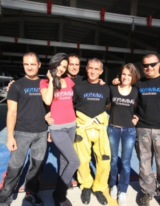 Мис България 2012 полетя от 3500 м в Деня на парашутиста - 6
