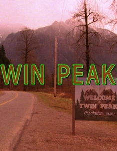 Twin PeaksФеновете на Дейвид Линч (David Lynch) със сигурност си спомнят този сериал. Още с излизането си през 1990 година продукцията на ABC постига международен успех. Главните роли са поверени на Кайл Маклоклан (Kyle MacLachlan) и Лара Флин Бойл (Lara Flynn Boyle), а сериалът е отличен с три награди Златен глобус.
Култовият сериал Twin Peaks се завръща през 2016 година: ТУК