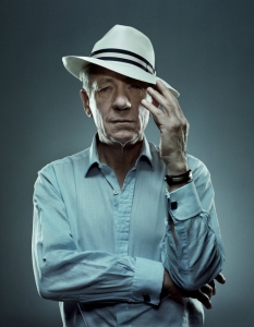 Йън Маккелън (Ian McKellen)
Сър  Йън Маккелън има колкото дълга кариера, толкова и значими роли, което  прави липсата на Оскар сред наградите му повече от изненадваща. 
Макар  да няма отличаващи се главни роли през последните години, Маккелън  определено заслужава приз за цялостен принос на този етап от кариерата  си, а освен това нерядко играе в поддържащи роли, достойни за  съревнование с главните, най-свеж пример от които напоследък е тази на  Гандалф в екранизацията на The Hobbit (Хобит).