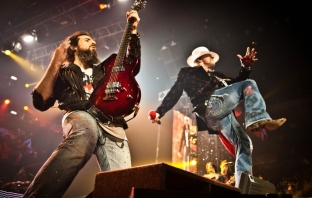Guns N' Roses Live at О2 Arena