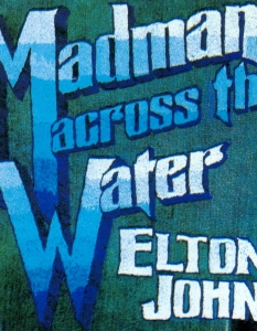 2. Elton John - Tiny Dancer 
Песента е включена в четвъртия студиен албум на Елтън Джон (Elton John) - Madman Across the Water от 1971 г. Текстът е написан от Бърни Таупин (Bernie Taupin) и е за неговата първа жена Максин Файбълмен (Maxine Feibelman). Романтичните лирики на Таупин, спиращите дъха вокали и пиано мелодии на Елтън Джон отвеждат в приказния свят на любовта. През май 2005 година песента е сертифицирана със злато, а през август 2011 получава платинен статус от RIAA.