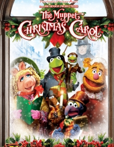 The Muppet Christmas Carol
Със сигурност сте гледали и други екранизации по прекрасната новела A Christmas Carol (Коледна песен) на Чарлс Дикенс. 
Историята на малкия Тими и скъперника Скрудж обаче придобива особено очарование, когато е разказана от любимите на всички мъпети Мис Пиги, Кърмит, Фози, Гонзо и др.