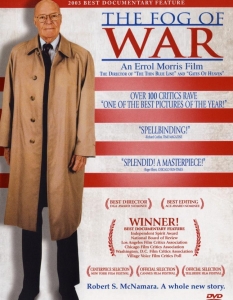 The Fog of War (2003)
The Fog of War: Eleven Lessons from the Life of Robert S. McNamara (Мъглата на войната) представя поредица от интервюта с починалия през 2009 г. бивш министър на отбраната на САЩ и президент на Световната банка - Робърт Макнамара.
Името на Макнамара е едно от важните в историята на САЩ, макар да се свързва най-вече с Карибската криза, намесата на САЩ във Виетнам и най-вече със Студената война.