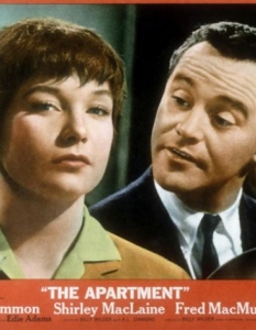 The Apartment (Апартаментът)Отличената с пет награди "Оскар" комедия The Apartment (Апартаментът), чието действие се развива около коледните и новогодишно празници, също е филм, който си заслужава да видите. Режисьор на лентата, излязла по екраните през 1960 година, е Били Уайлдър (Billy Wilder), а главните роли са поверени на Джак Лемън (Jack Lemmon), Шърли Маклейн (Shirley MacLaine) и Фред Макмъри (Fred MacMurray).