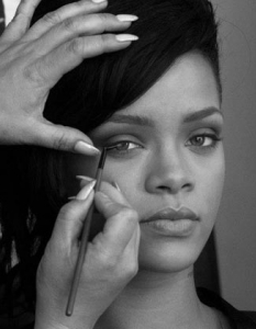 Rihanna - Diamonds (Behind-the-scene) - 9