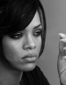 Rihanna - Diamonds (Behind-the-scene) - 7