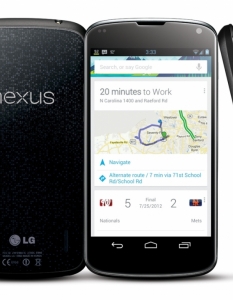  
8. Google Nexus 4
 
Кой каза, че не може да има смартфон с убийствени характеристики и атрактивна, достъпна цена? Да се постави такава задача пред Google е все едно да размахате парче яркочервен плат пред очите на разярен бик! Съвместното сътрудничество с LG роди през тази година един от най-смайващите Android телефони в кратката, но съдържателна история на мобилната операционна система: четириядрен процесор, 2GB оперативна памет, 4.7 инчов дисплей с резолюция 1280 х 768 пиксела и IPS матрица – всичко това за направо смешните 299 долара (уви, само в САЩ и други бели страни).
Дори и с тази уговорка Nexus 4 за момента си остава недостижим в графата "технически характеристики/цена".