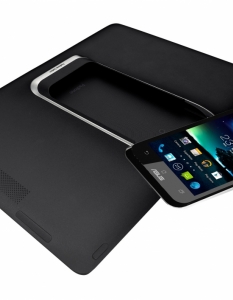  
19. Asus PadFone 2 
 
Отговорът на Asus за дилемата "Смартфон или таблет". В новата си версия култовият PadFone предлага подобрени възможности за използването му и като двата вида устройства, които е призван да замести.
Докинг слотът на дисплея вече е с по-удобен механизъм за заключване, а корпусът му е по-тънък. Смартфон секцията пък идва с подобрена резолюция на дисплея, по-бърз процесор и повече оперативна памет. Чудна джаджа и още едно ярко доказателство, че Asus не просто следват, а иновират.