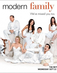 Modern Family (Модерно семейство)Modern Family (Модерно семейство) вече е печелил Златен глобус за най-добър комедиен сериал и е номиниран за четвърти път. Ситкомът на ABC е създаден по идея на Стивън Левитан (Steven Levitan) и Кристофър Лойд (Christopher Lloyd). Главните роли са поверени на Ед О’ Нийл (Ed O