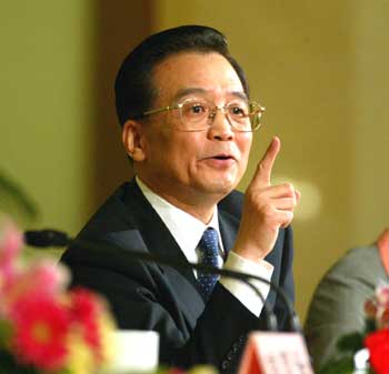 Премиерът на Китай "пребори" Арнолд Шварценегер във Fаcebook